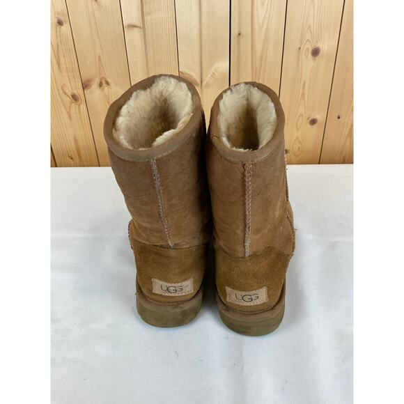 Ugg Women's Classic Boot, Brown - Women's size 7 - Picture 3 of 7